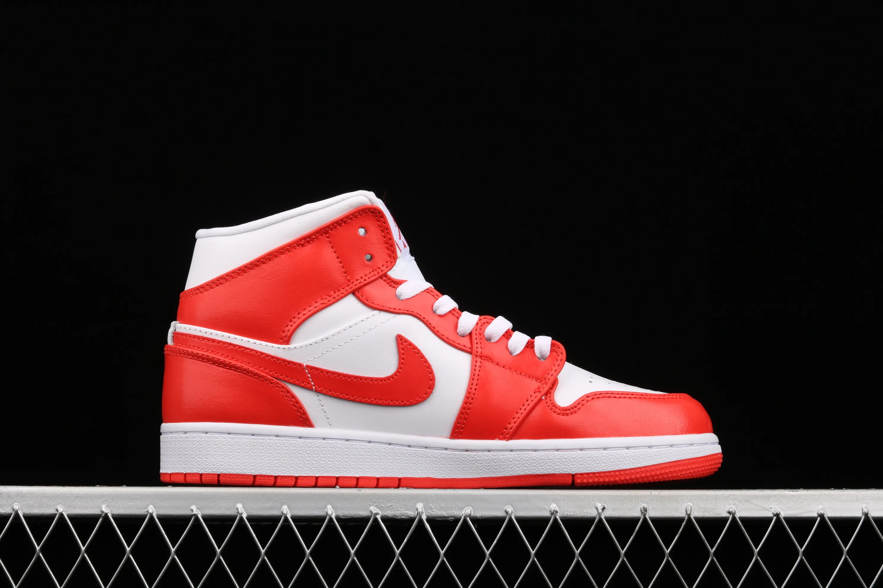 All Categories Air Jordan Jordan Series Basketball Shoes Air Jordan 1 Mid Air Jordan 1 Mid AJ1 Joe 1 White Orange Mid-top Versatile Casual Sports Shoes BQ6472-116